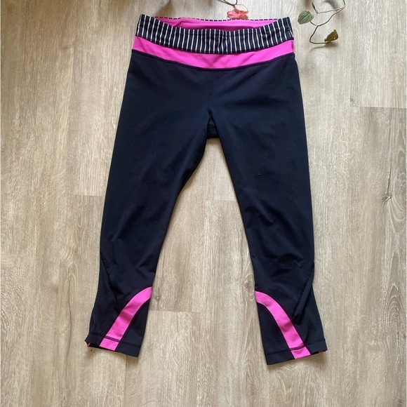 Lululemon Inspire Crop II Back and Pink Striped Size 6 - Picture 2 of 7